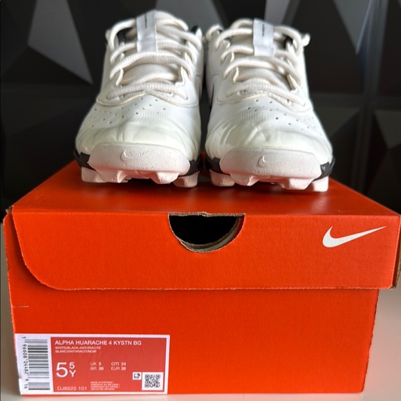 Nike Cleats - Picture 6 of 11